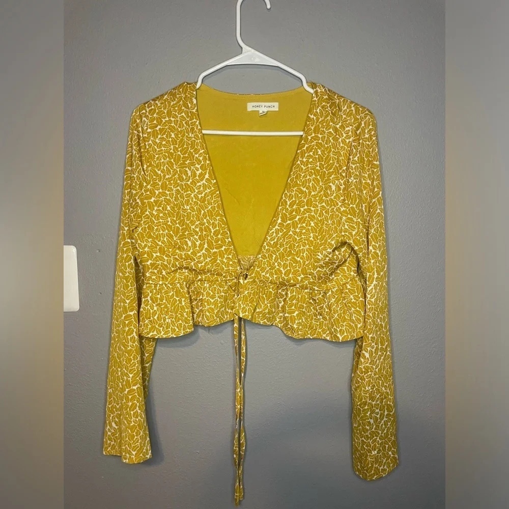 Honey Punch Tie‎ Front Cropped Long Sleeve Top size M- Mustaed/Ivory